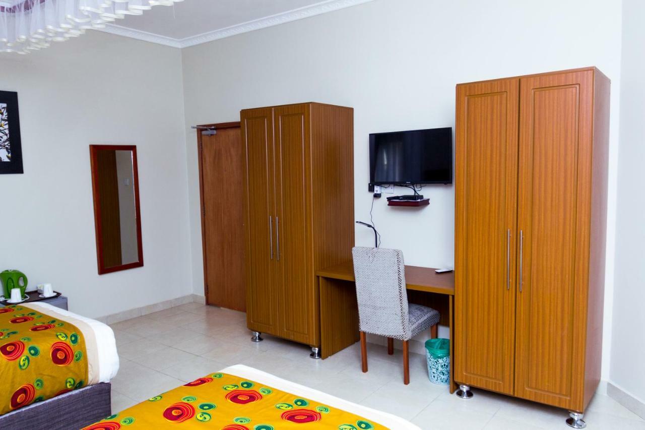 Akasu Bed And Breakfast Kampala Esterno foto