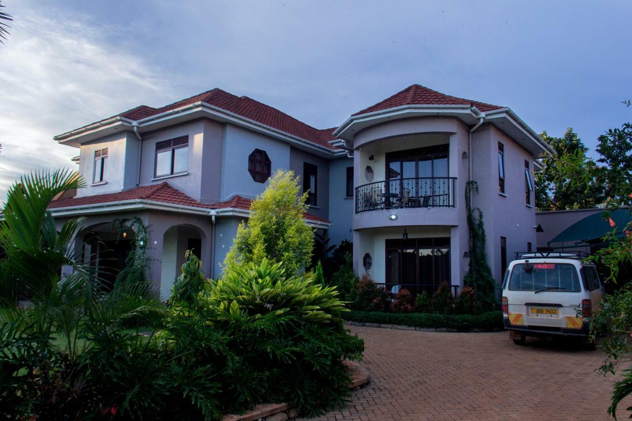 Akasu Bed And Breakfast Kampala Esterno foto